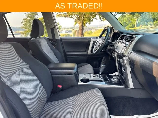 Used 2016 White Toyota SR5 image 10