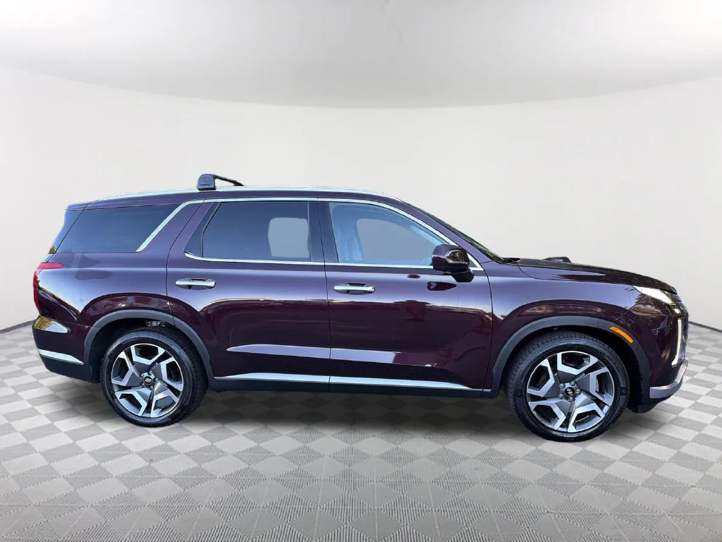 Used 2023 Red Hyundai SEL image 4