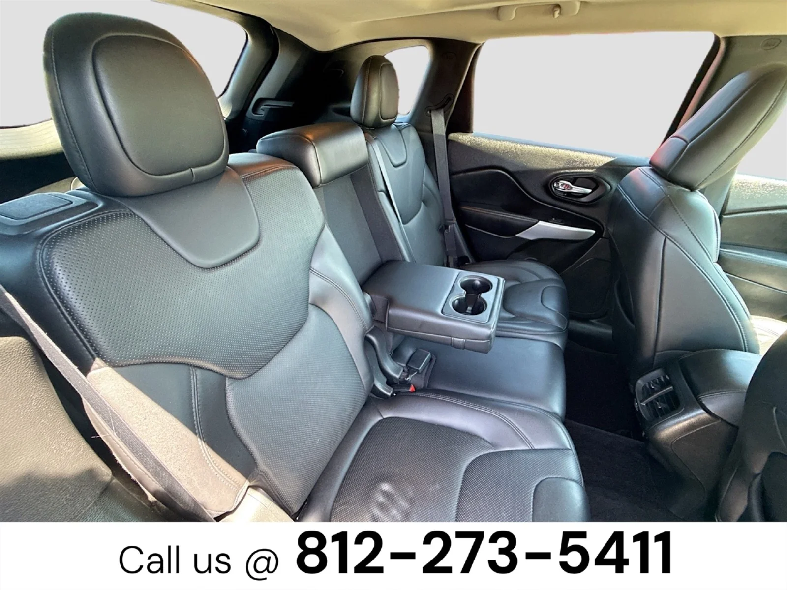 Used 2017  Jeep Overland image 28