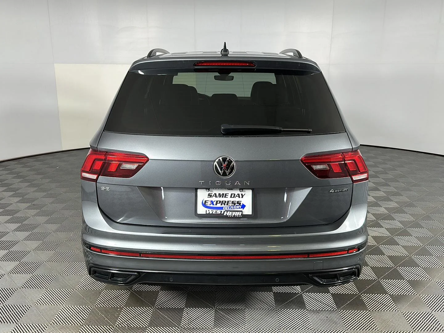 Used 2024 Platinum Gray Metallic Volkswagen SE R-Line Black image 9