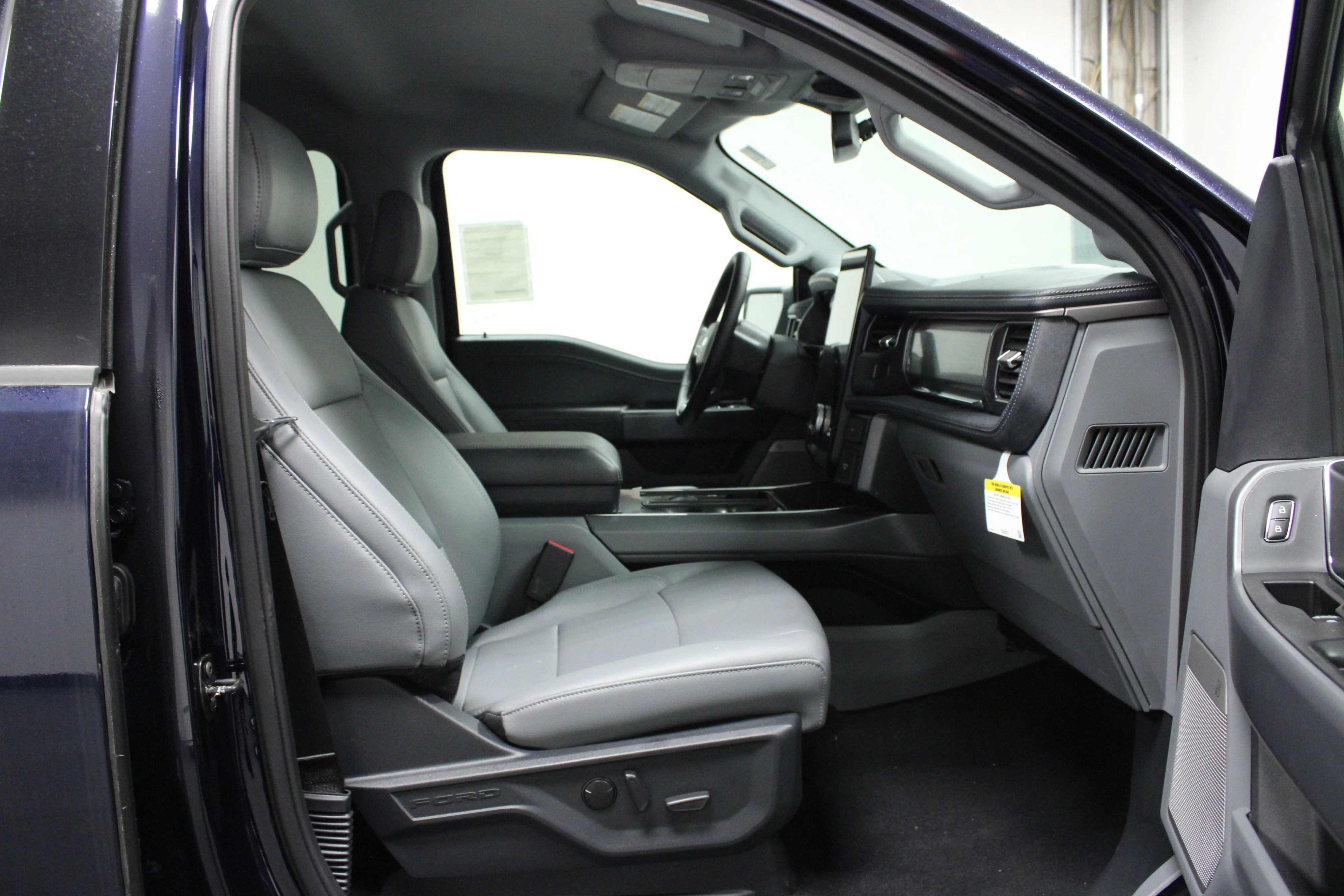 2025 Ford F-150 Lightning Flash - Photo 16