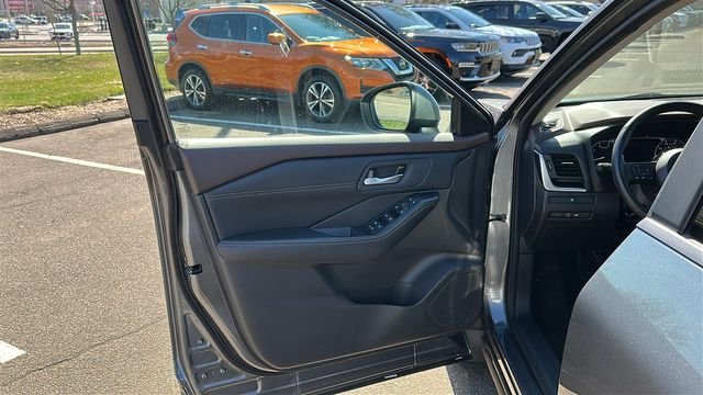 Used 2023 Gray Nissan SV image 8