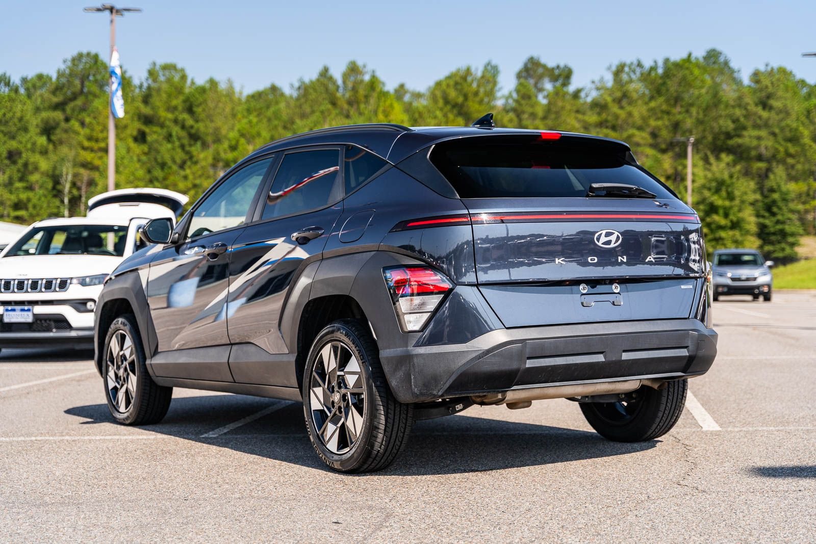 Used 2024 Blue Hyundai SEL image 4