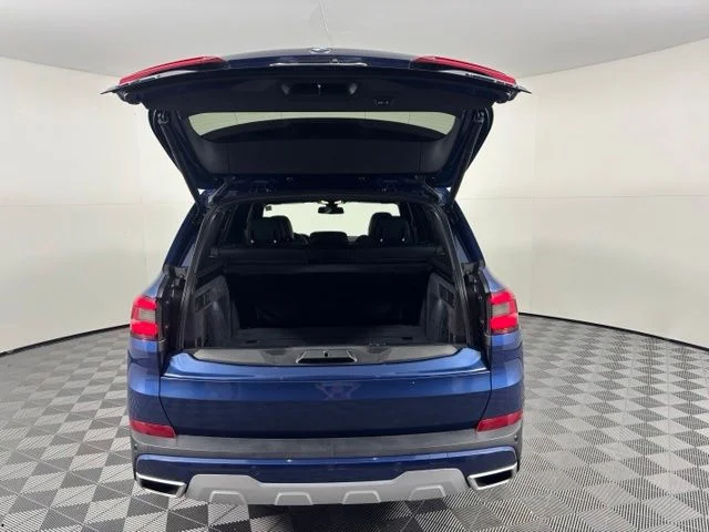 Used 2019 Blue BMW xDrive40i image 32