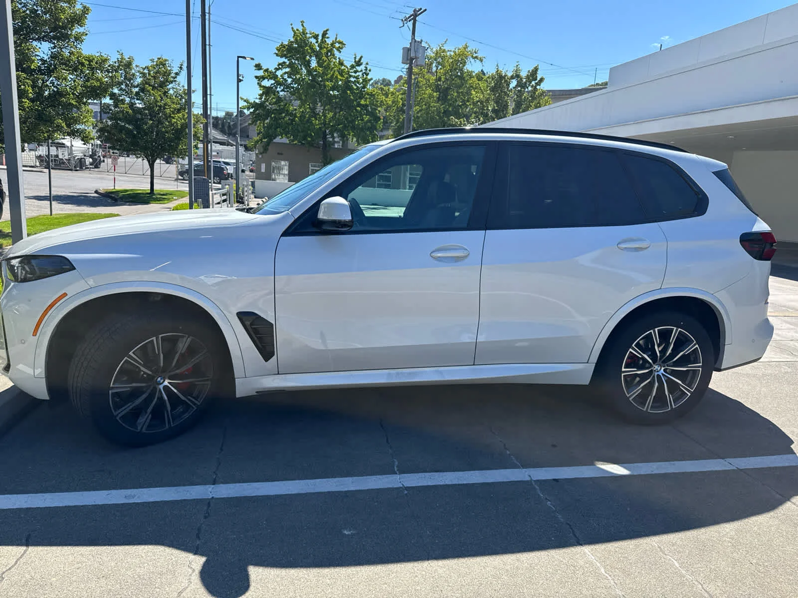 Used 2024 Mineral White Metallic BMW xDrive40i image 3