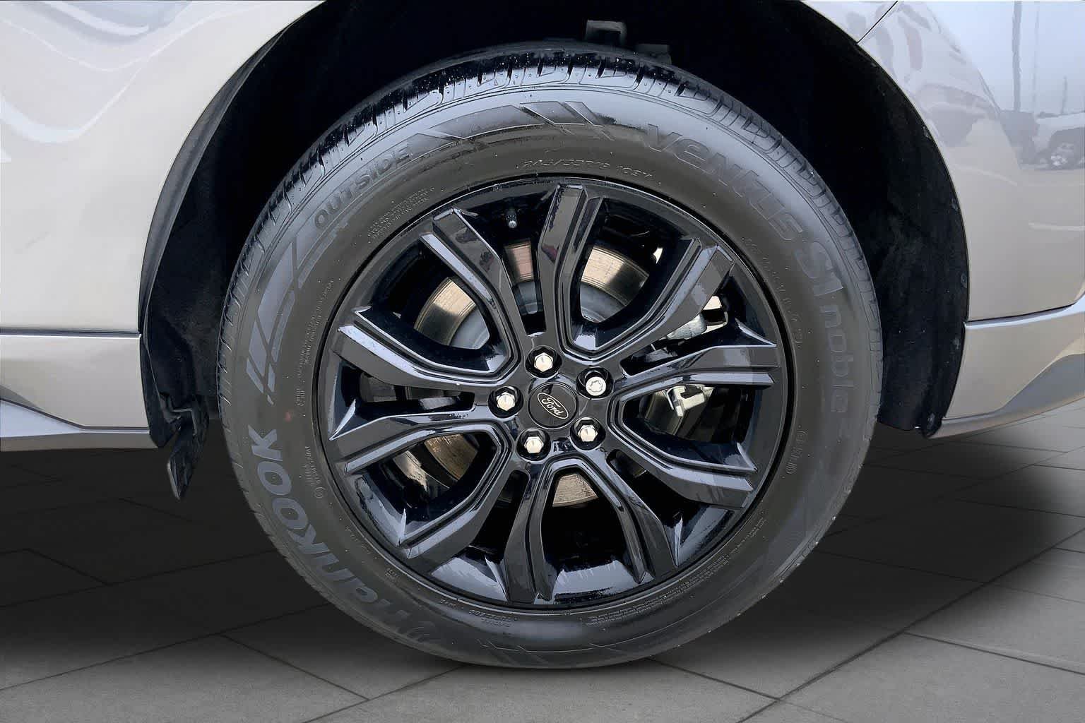 Used 2024 Carbonized Gray Metallic Ford SE image 10