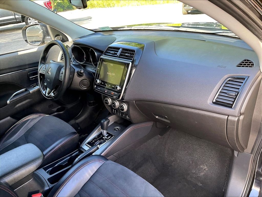 Used 2025 Gray Mitsubishi SE image 14