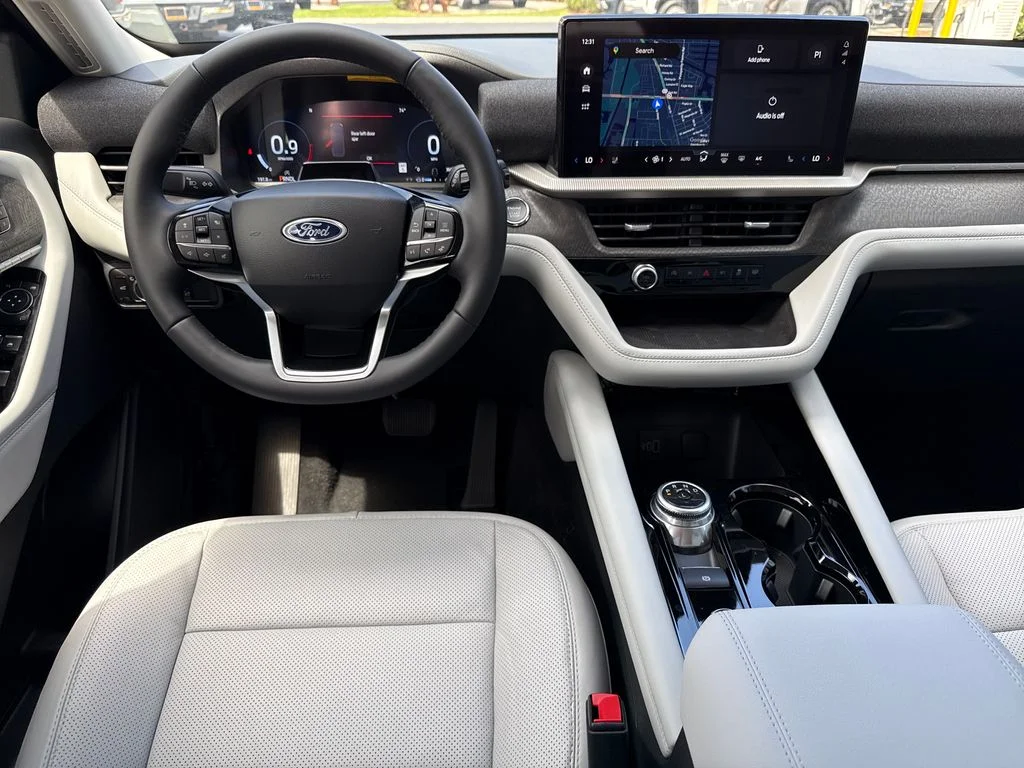 New 2026 Black Ford Platinum image 5