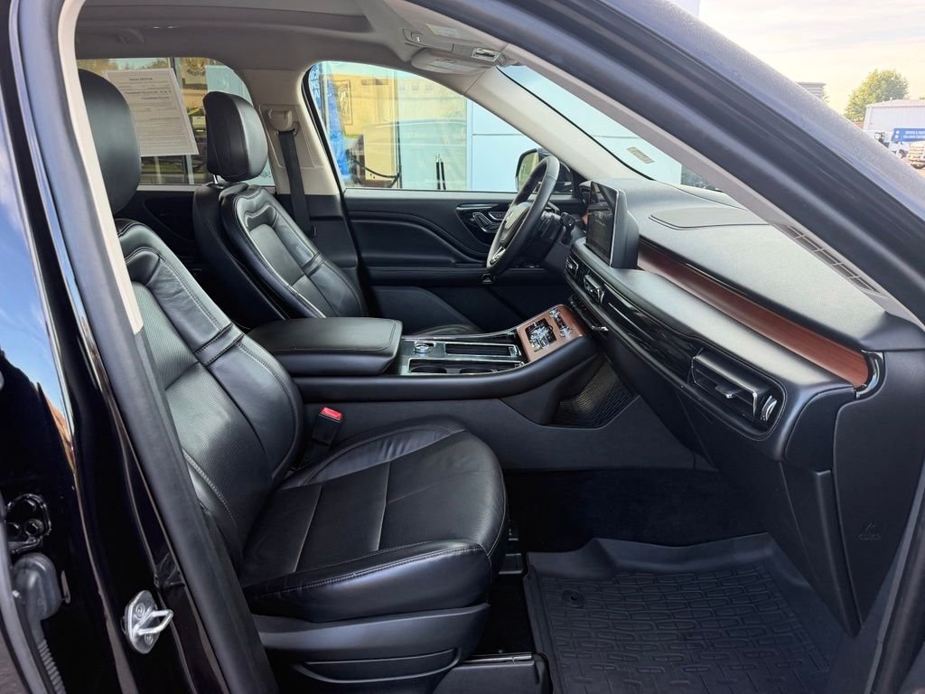 Used 2020 Black Metallic Lincoln Reserve image 25
