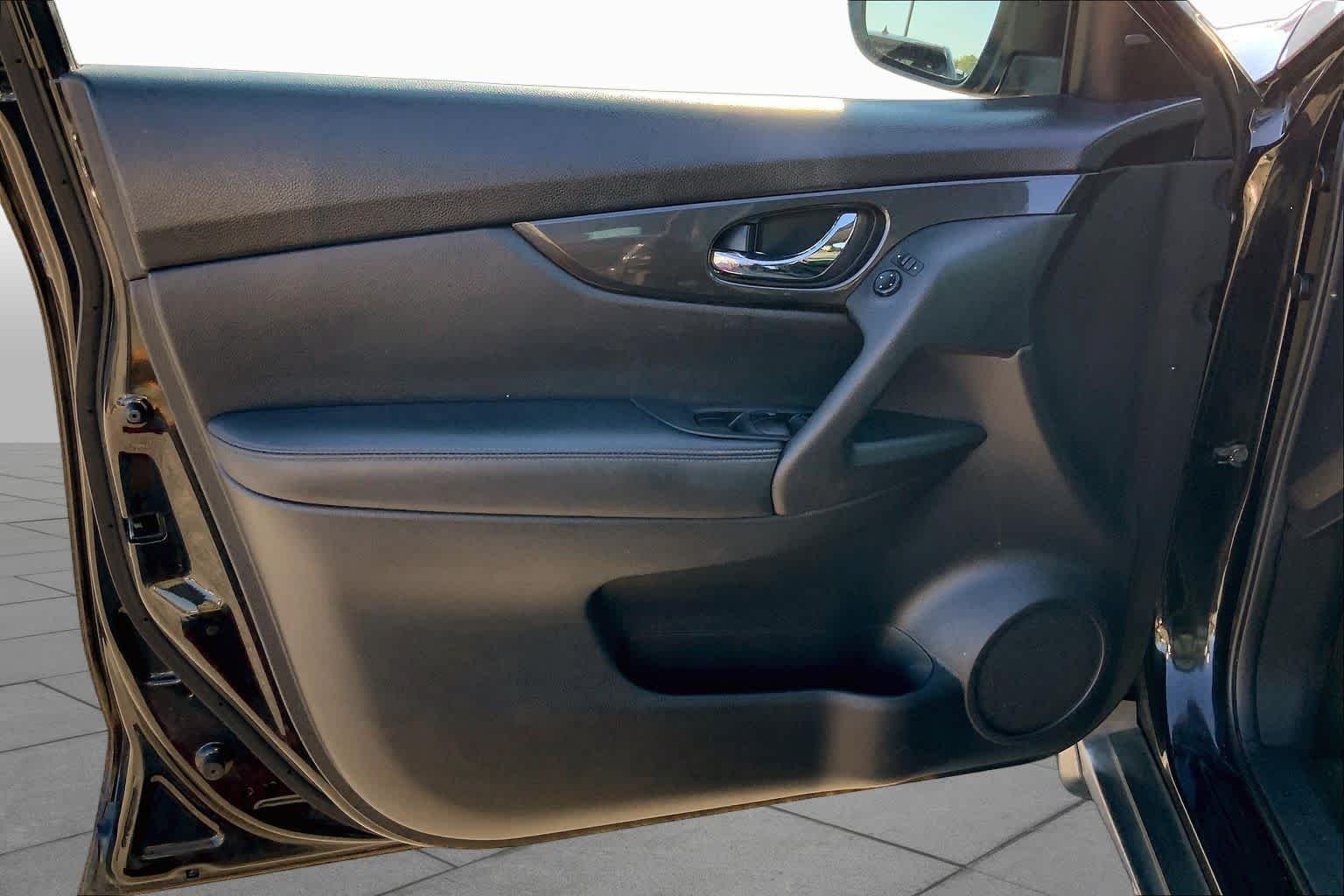 Used 2017 Magnetic Black Nissan S image 19