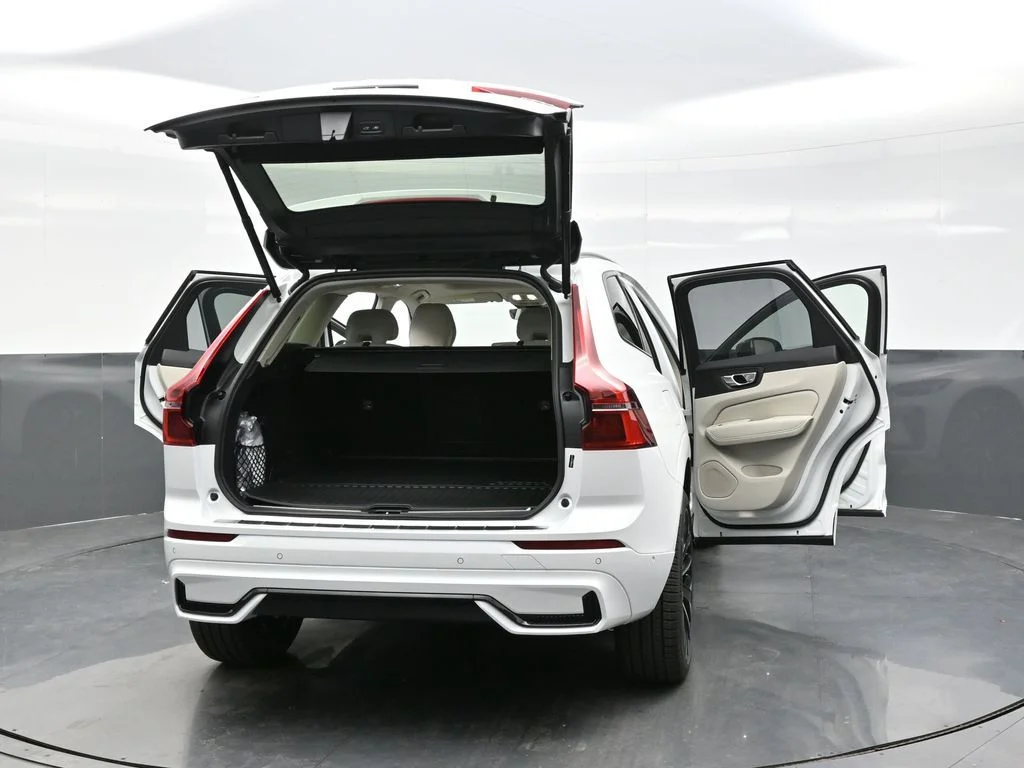 New 2026 White Volvo T8 Ultra image 58