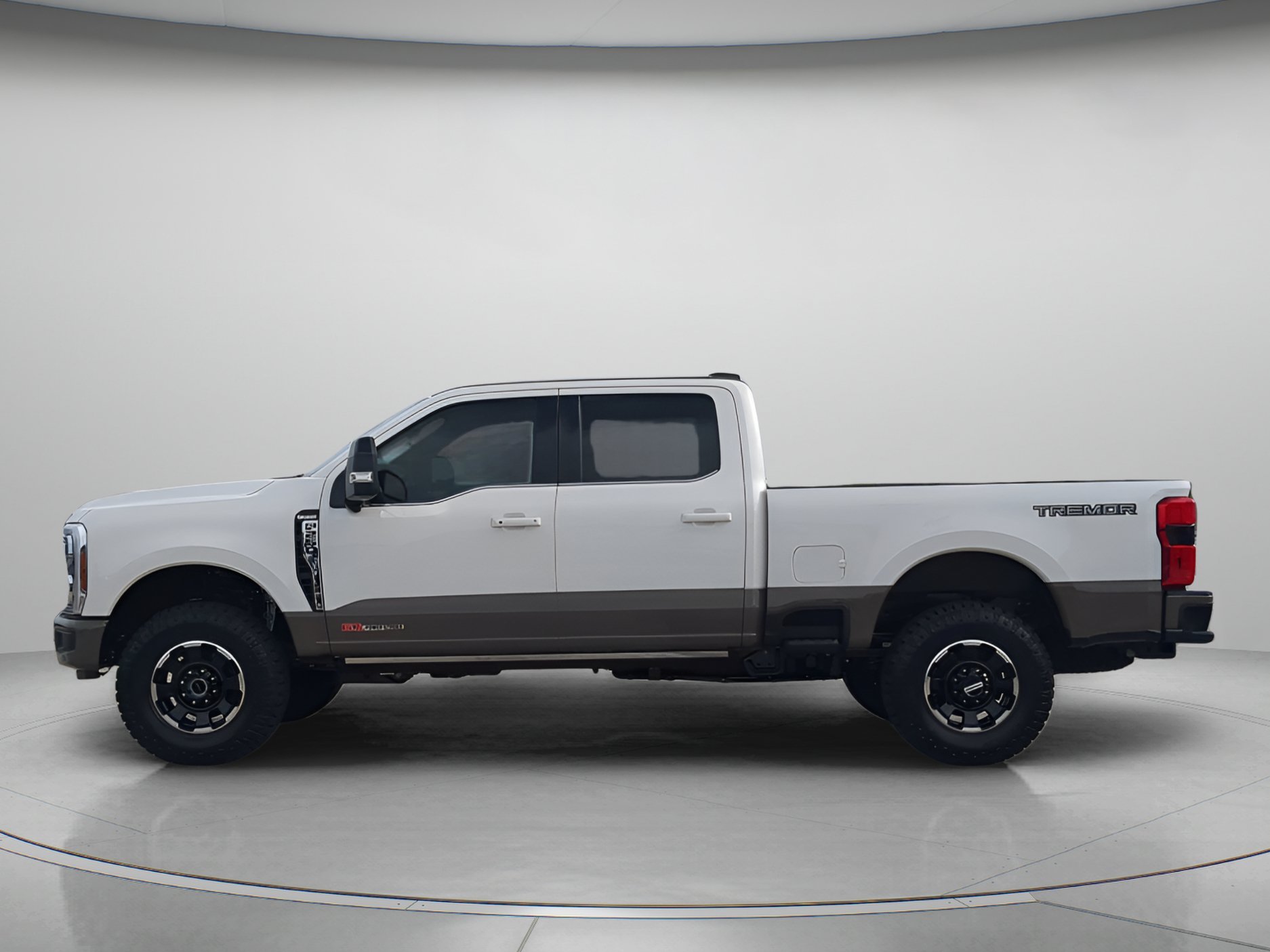 New 2026 Star White Metallic Tri-Coat Ford F-250® King Ranch® image 40