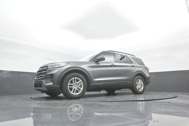 New 2026 Carbonized Gray Metallic Ford Active image 35