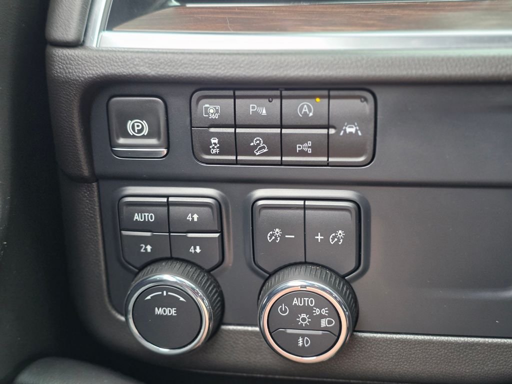 2025 Chevrolet Suburban Z71 - Photo 41