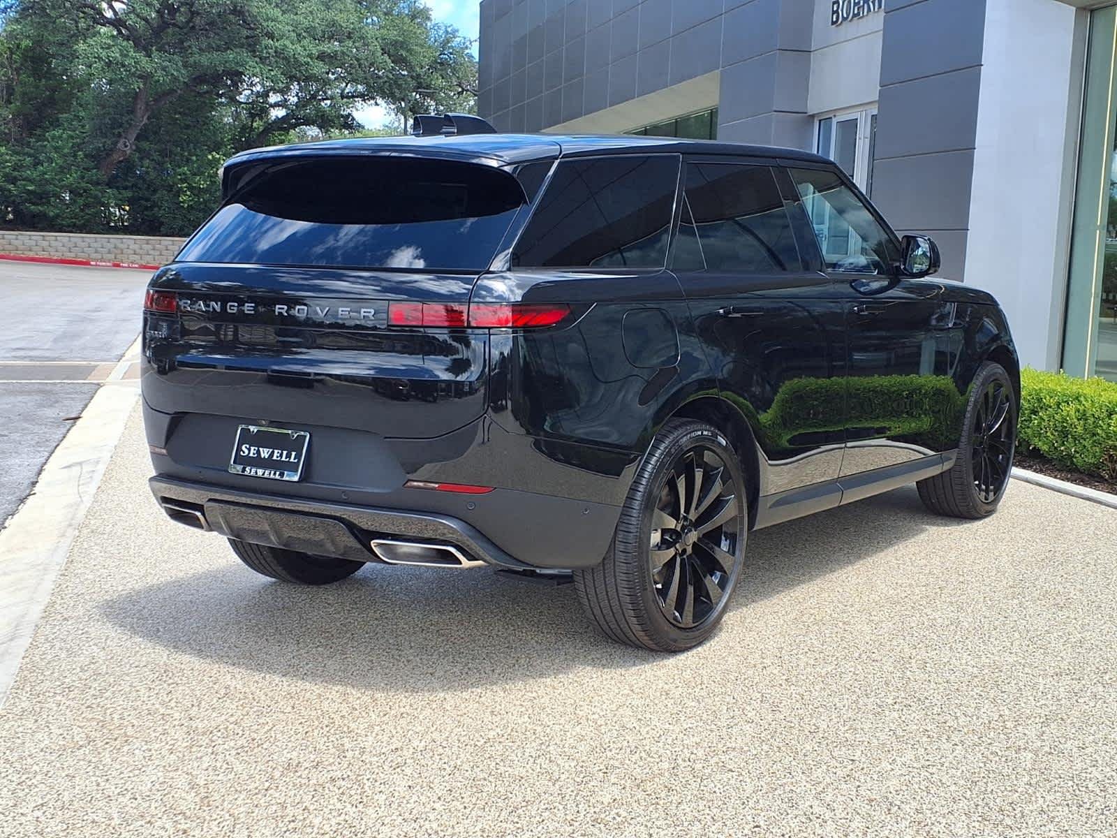 New 2026 Santorini Black Land Rover SE image 6