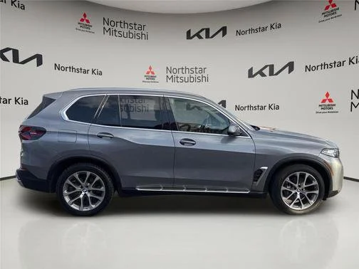 Used 2024 Gray BMW xDrive40i image 6