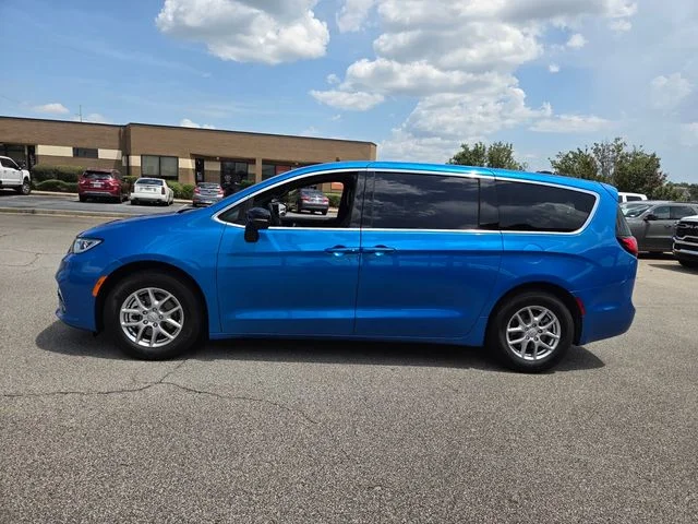 Used 2026 Blue Chrysler Select image 4