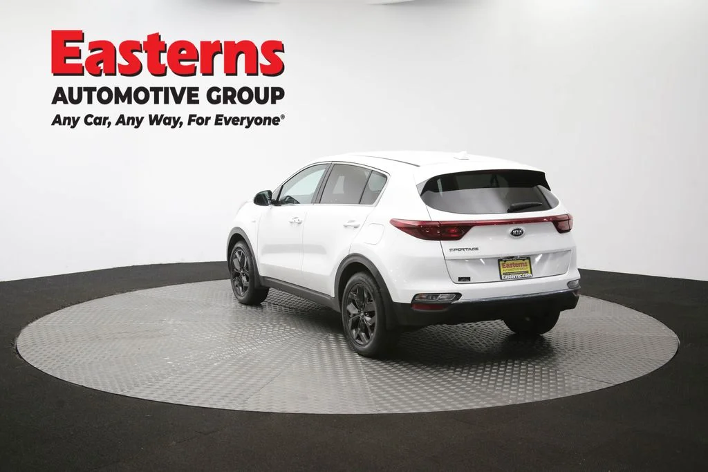 Used 2022 White Kia LX image 63