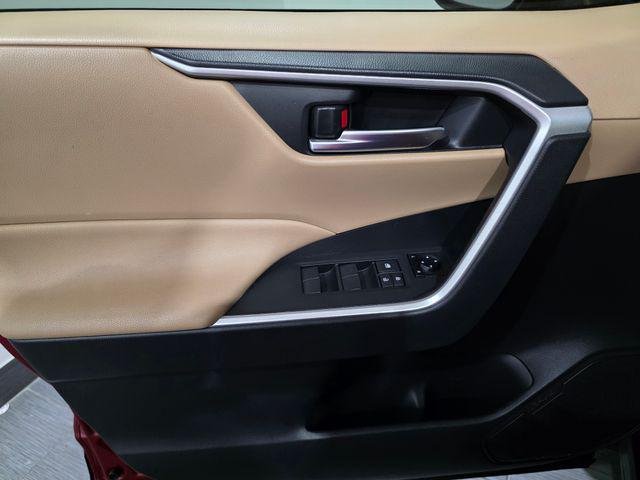 Certified Used 2019 RUBY FLARE PEARL Toyota  image 10