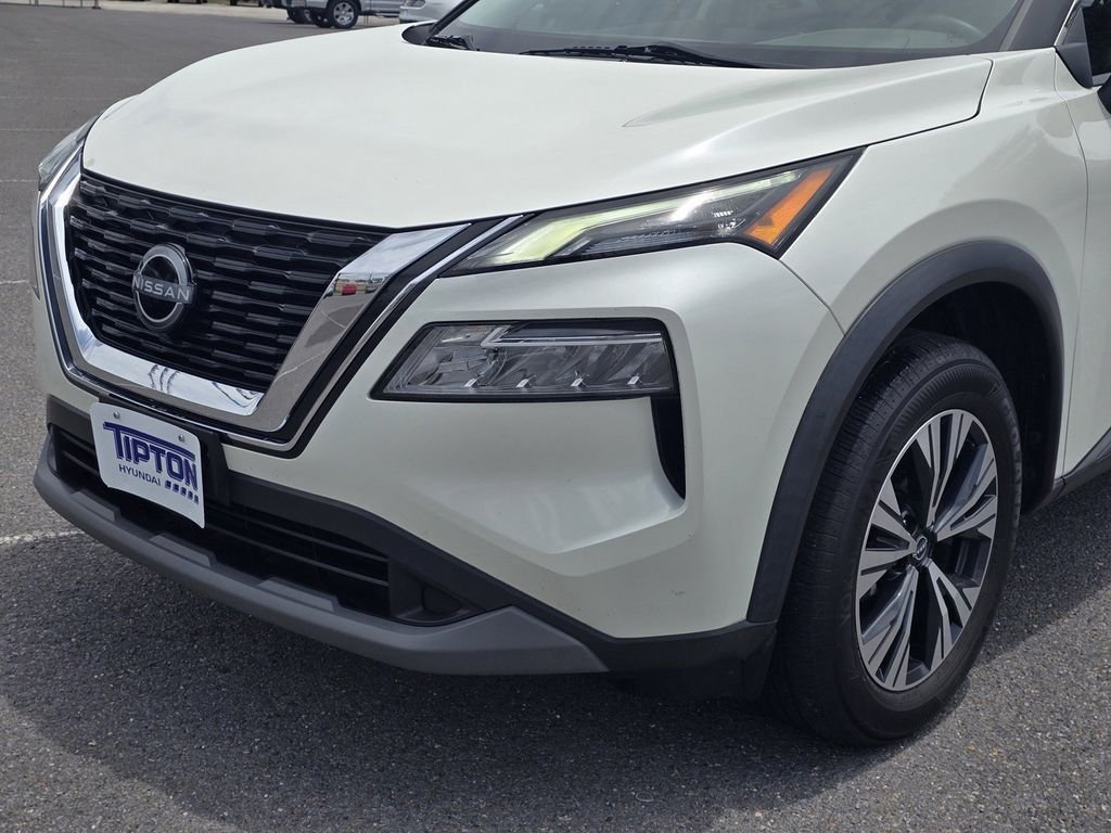Used 2023 White Nissan SV image 10
