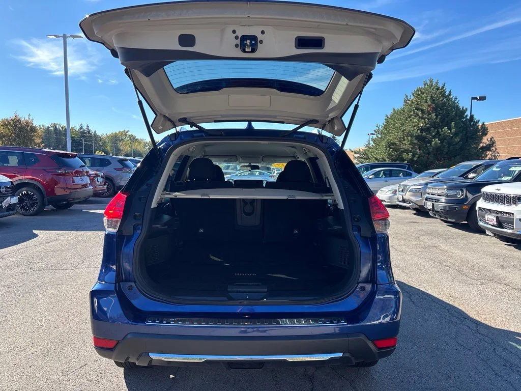 Used 2017 Blue Nissan SV image 7