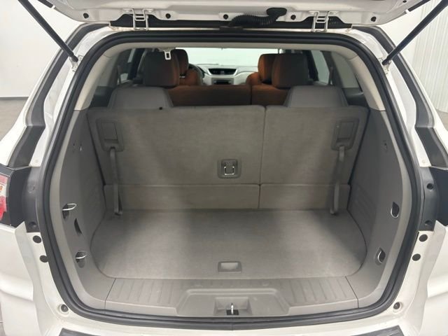 Used 2017 White Chevrolet LS image 7