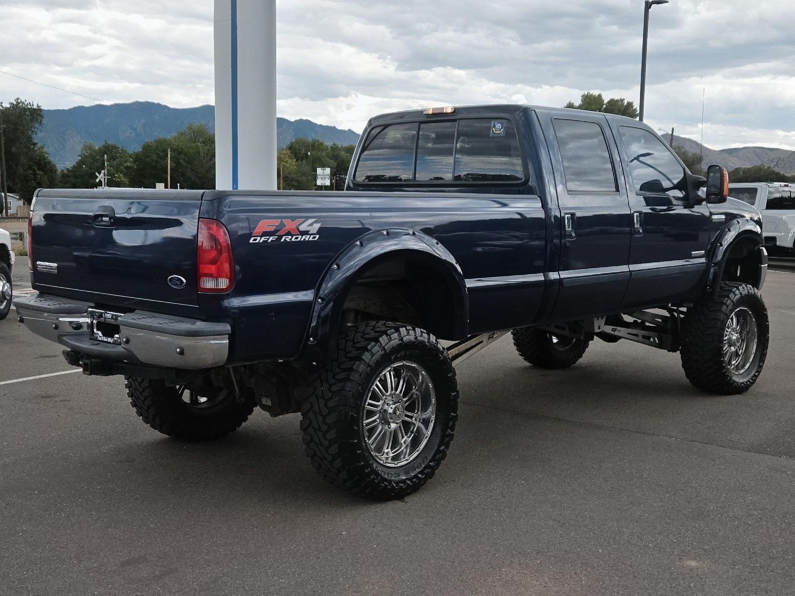 Used 2007  FORD XL image 4