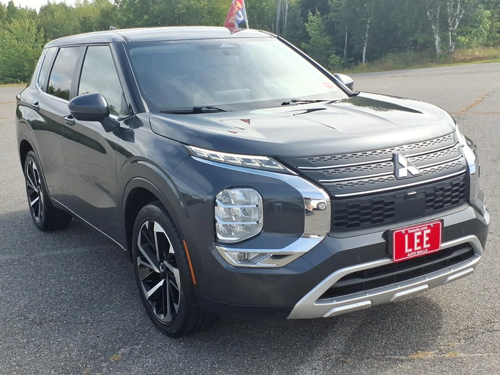 Used 2024 Graphite Gray Mitsubishi SE image 3