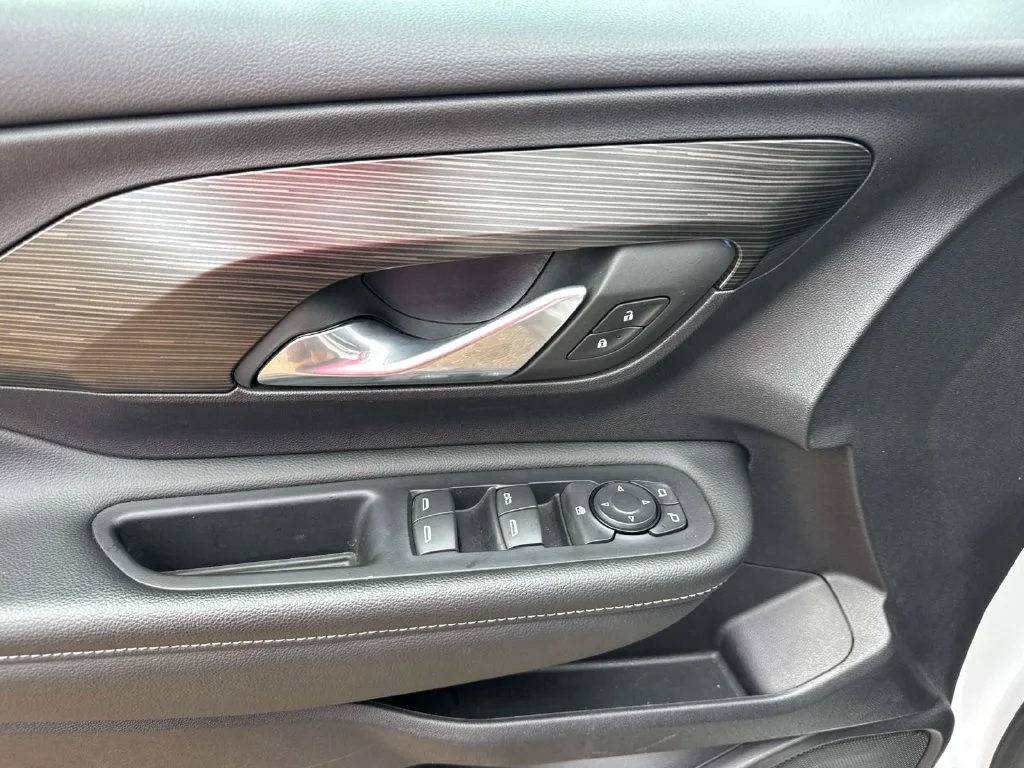 Used 2024 White GMC SLE image 27