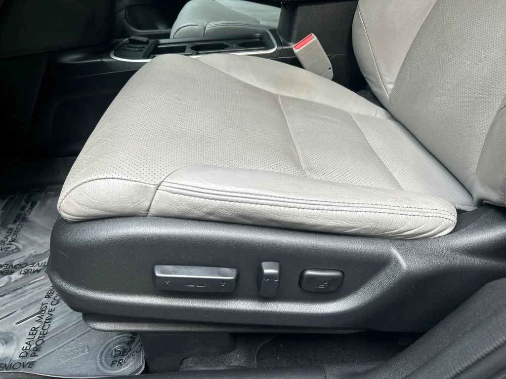 Used 2015  Honda Touring image 15