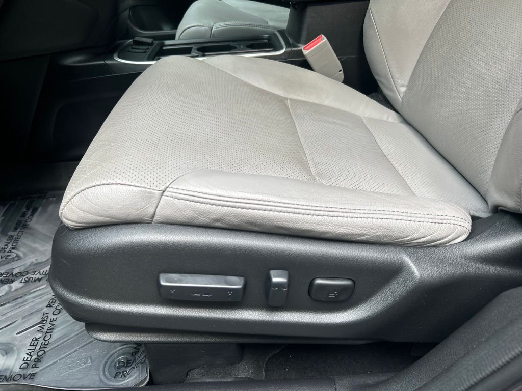 Used 2015  Honda Touring image 15