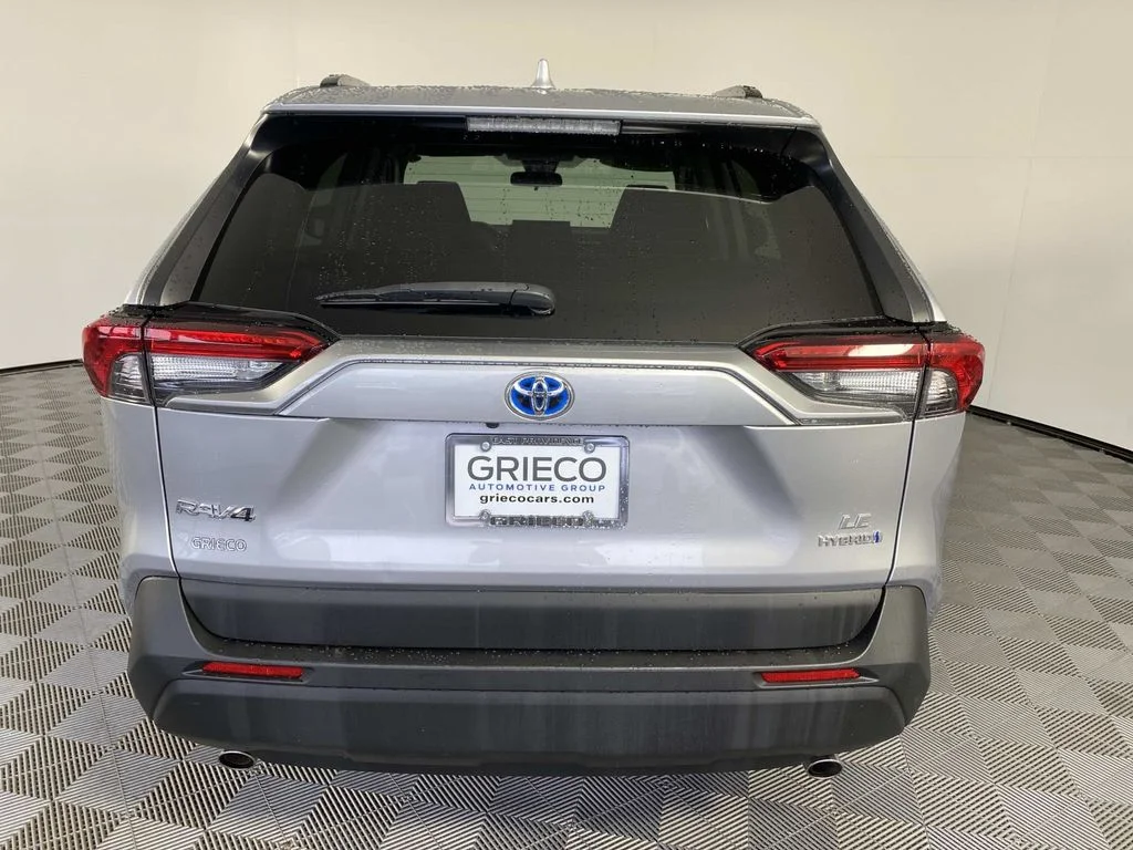 Used 2021 Silver Toyota LE image 7