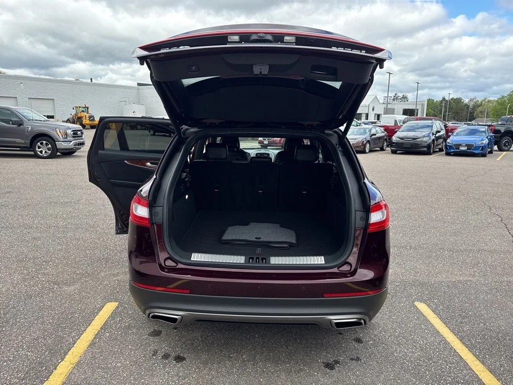 Used 2018 Burgundy Velvet Metallic Tinted Clearcoat Lincoln Reserve image 37