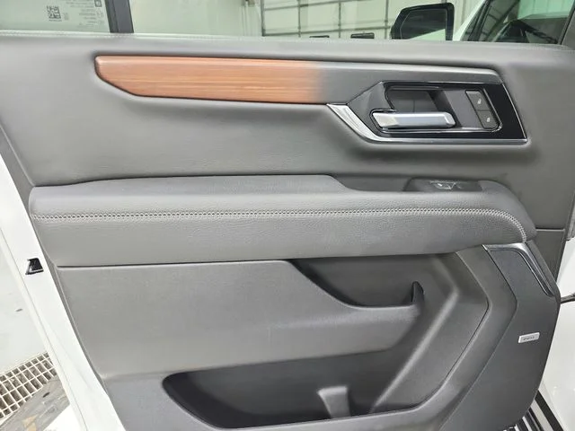 Used 2025 White GMC Denali image 44