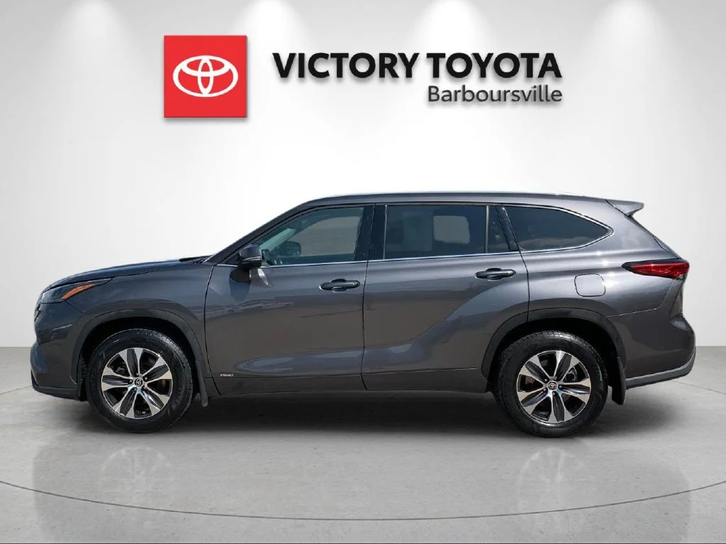 Used 2022 Gray Toyota XLE image 2