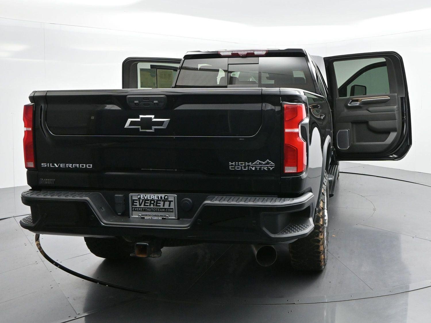 Used 2024 Black Chevrolet High Country image 43