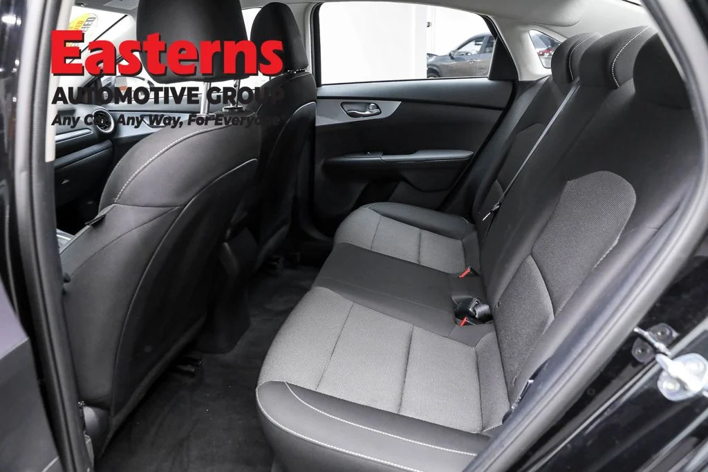 Used 2022 Black Kia LXS image 21