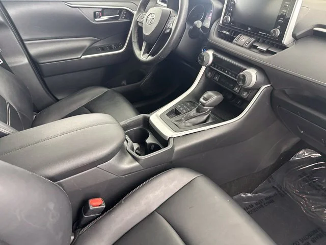 Used 2020 Gray Toyota XLE Premium image 24