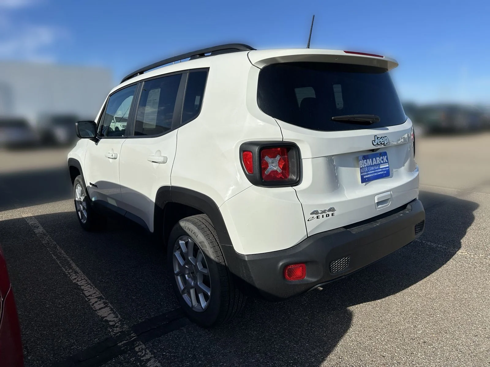 Used 2023 White Jeep Latitude image 4