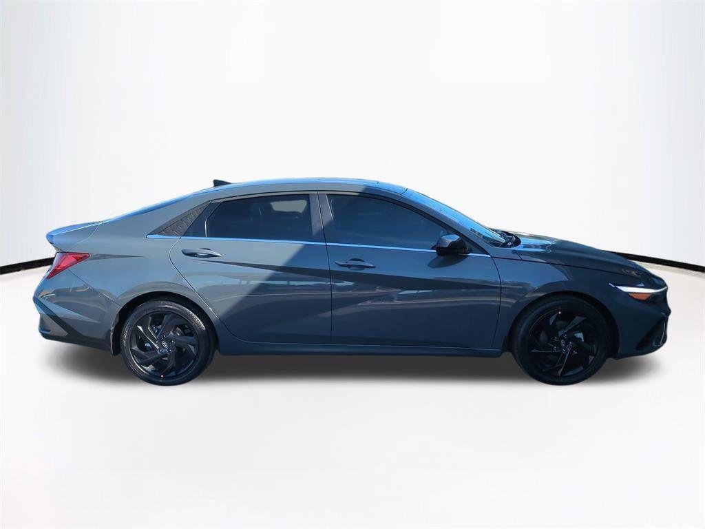 New 2026 Gray Hyundai SEL Sport Premium image 4