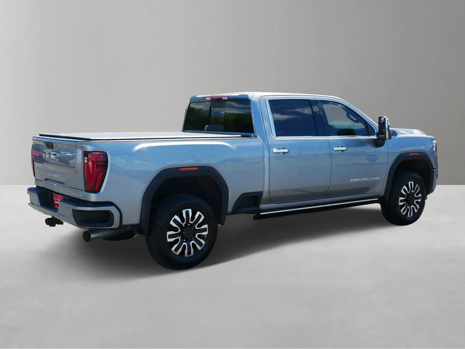 Used 2025 Sterling Metallic GMC Denali Ultimate image 4