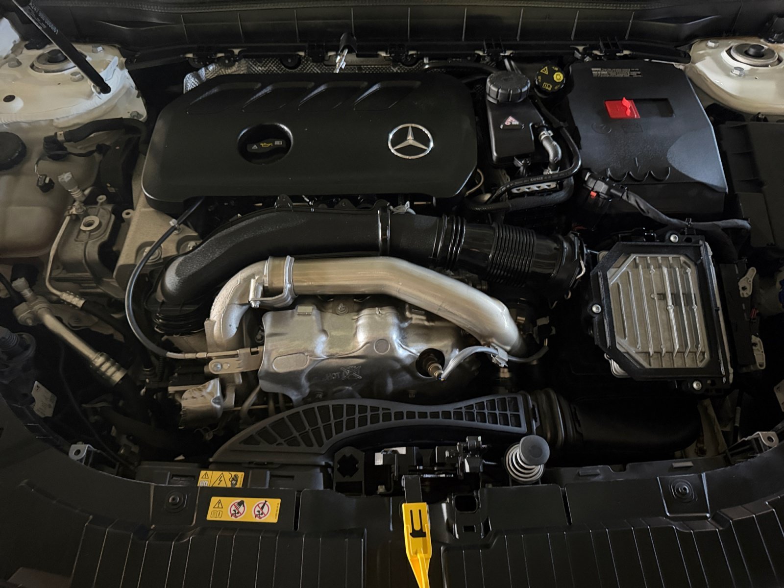 Used 2025 Polar White Mercedes-Benz GLB 250 image 20