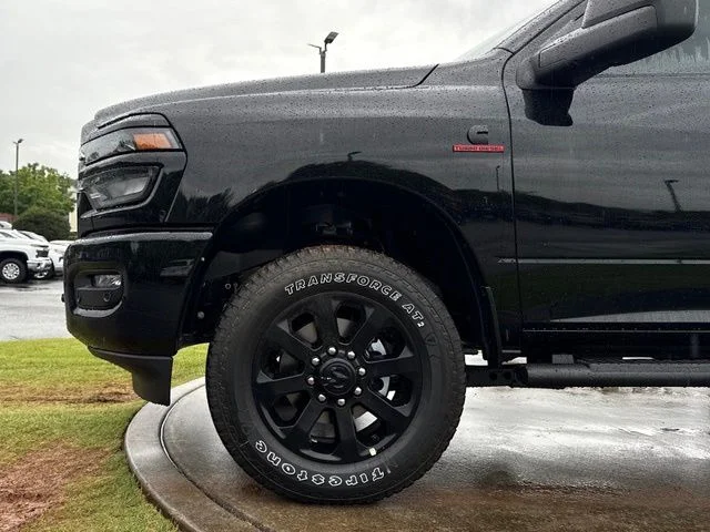 New 2026 Diamond Black Crystal Pearl-Coat Exterior Paint RAM Tradesman image 12