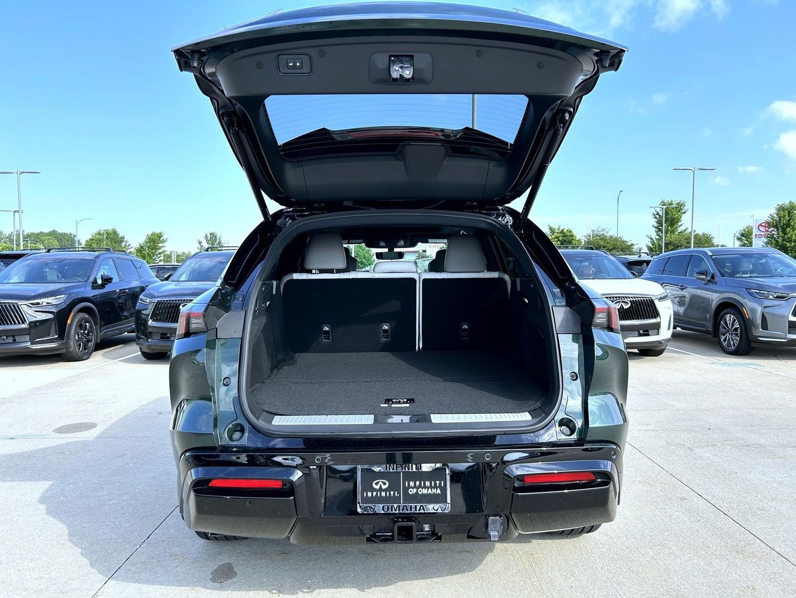New 2027 2T DEEP EMRD INFINITI Autograph AWD image 21