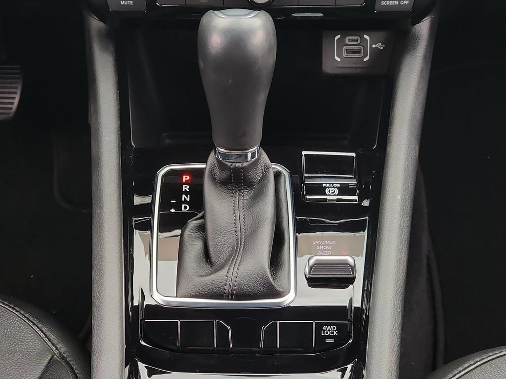 Used 2023  Jeep Limited image 18