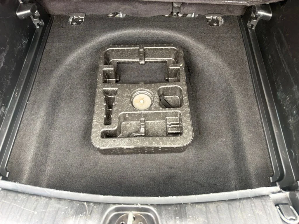 Certified Used 2021 Granite Crystal Clearcoat Metallic Jeep Latitude image 54