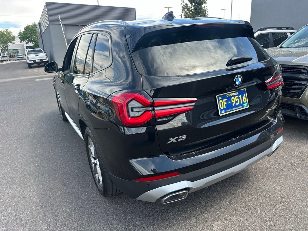 Used 2022 Black BMW xDrive30i image 10