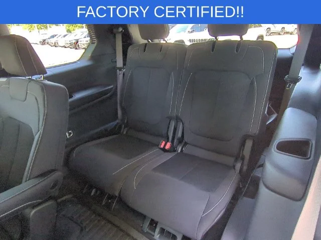 Used 2024 White Jeep Laredo image 32