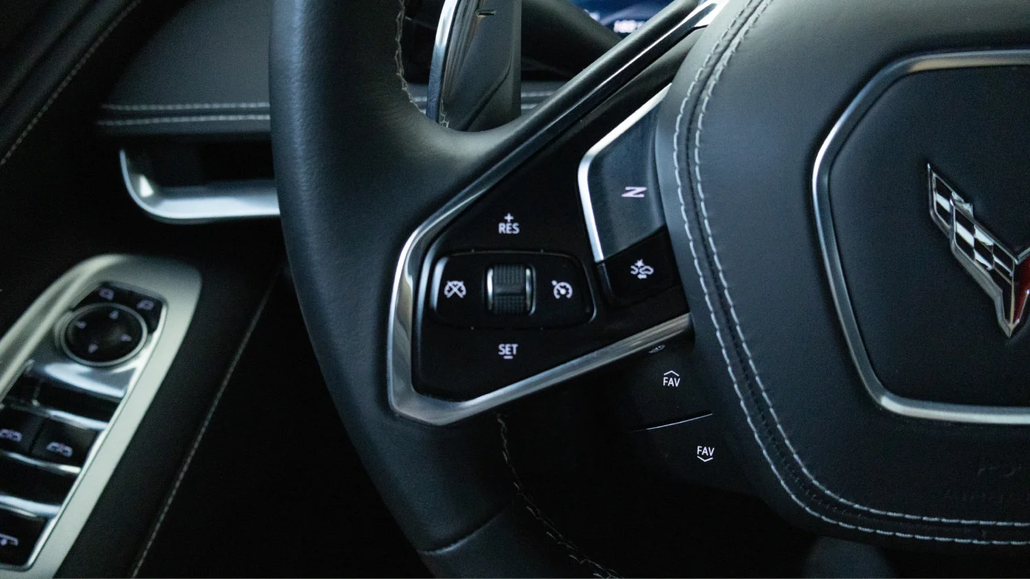 Used 2025 Arctic White Chevrolet 1LT image 19