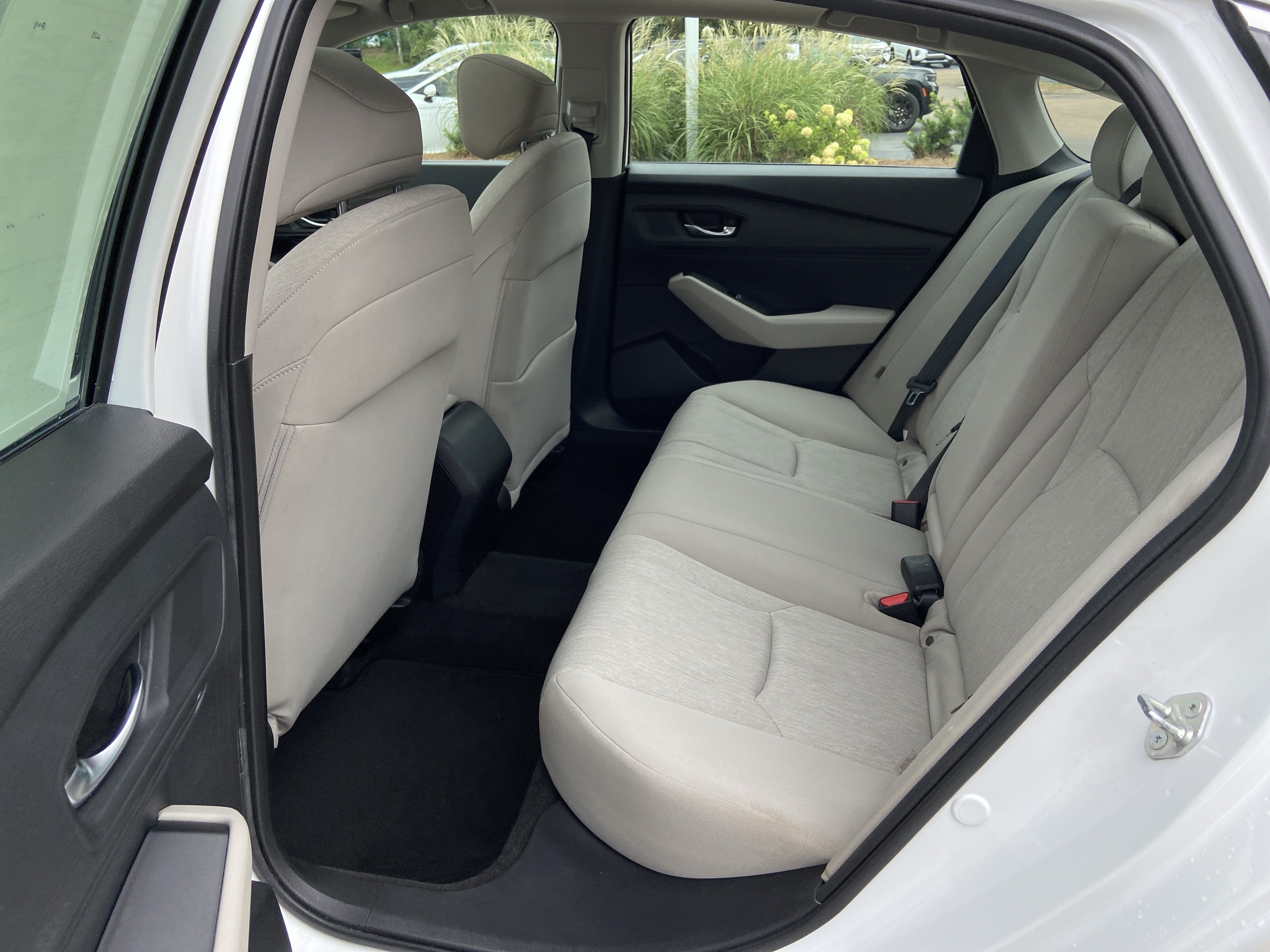 Used 2023 Platinum White Pearl Honda EX image 45